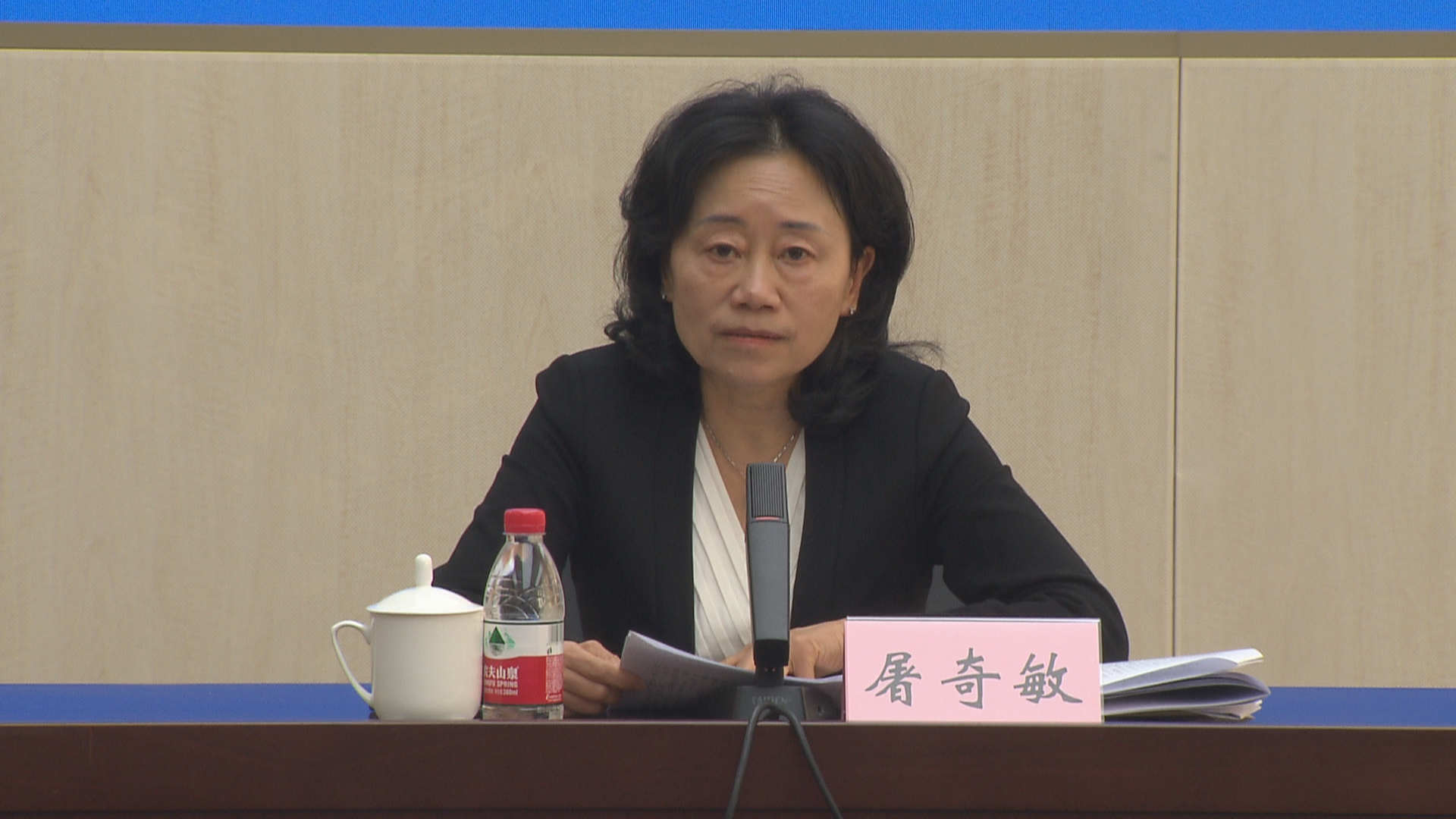 为什么借卵试管口不能对着人加热